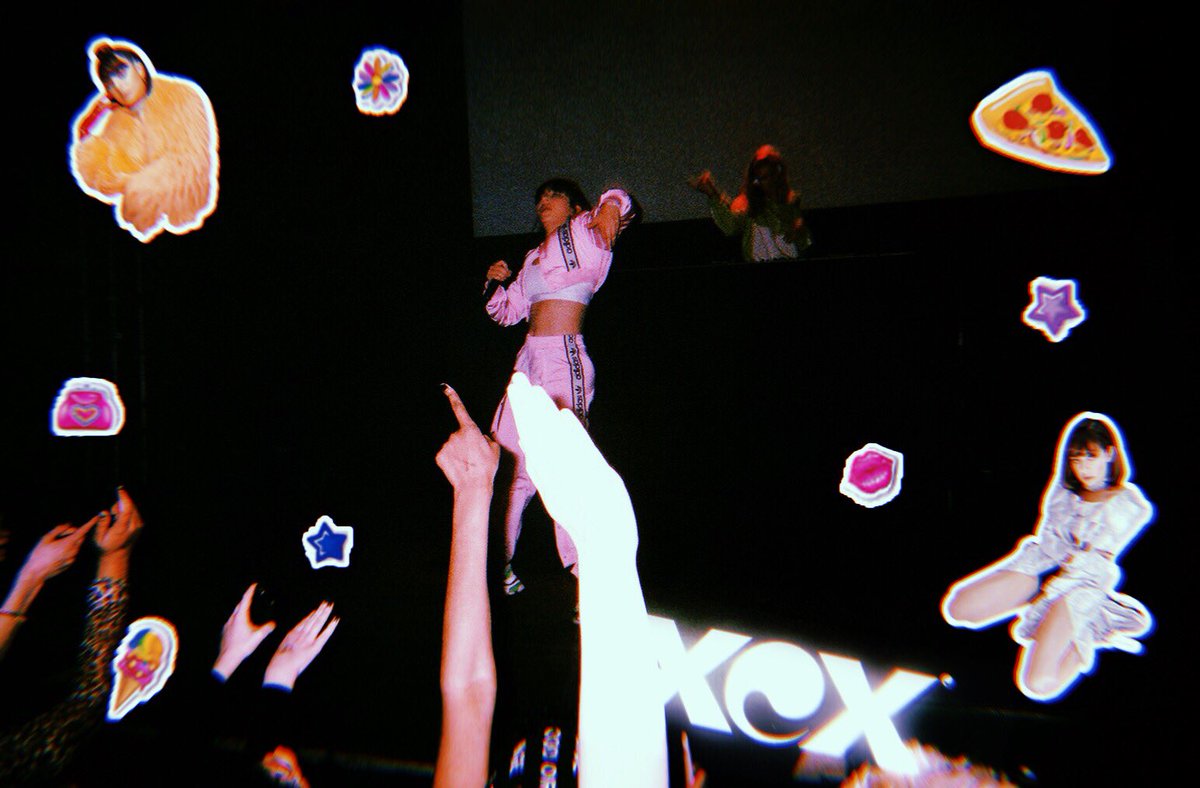 zzachwilliamss's tweet photo. is this the way they did it back then??
went back to 1999 with @charli_xcx at @Z1043 #BitterBall last week! https://t.co/bPSjNVdWtY