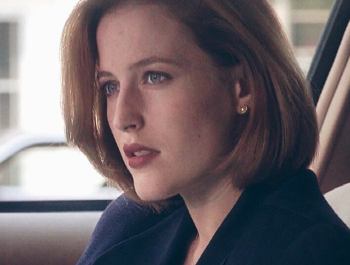 Happy birthday to forever beautiful Dana Scully 