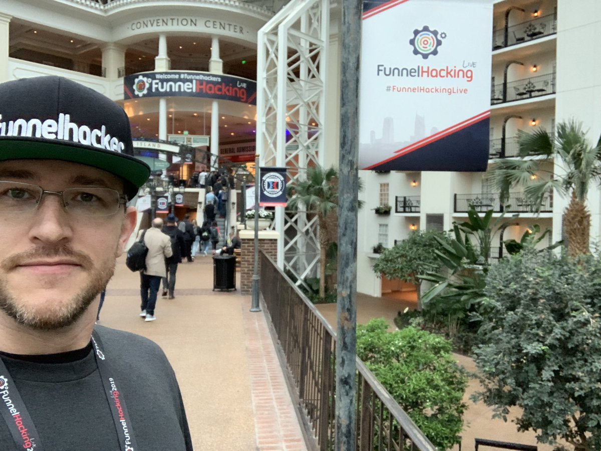 PaulCooley's tweet image. What a great time at #FunnelHackingLive! Great training and new friends. 💯