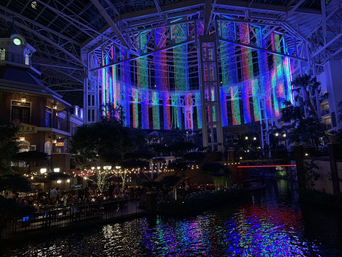 PaulCooley's tweet image. What a great time at #FunnelHackingLive! Great training and new friends. 💯