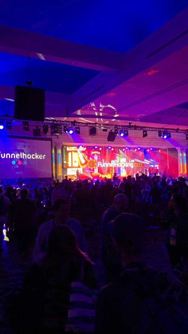 PaulCooley's tweet image. What a great time at #FunnelHackingLive! Great training and new friends. 💯