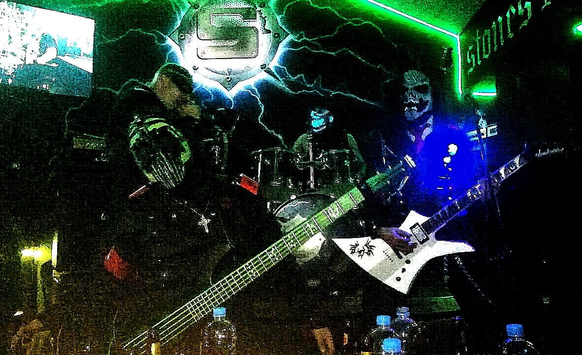 UFOLOGYBAND's tweet photo. Algo de la abducción de anoche en STONES ROCK BAR (suba) en el evento de la fundación Semillas & Raíces ... Mil gracias por el apoyo "Alien Metals". 👽 🖖🏿 🇨🇴 #ufologyband #metalmusic #metalbogotano #alienmetal https://t.co/Gftr28sRiO