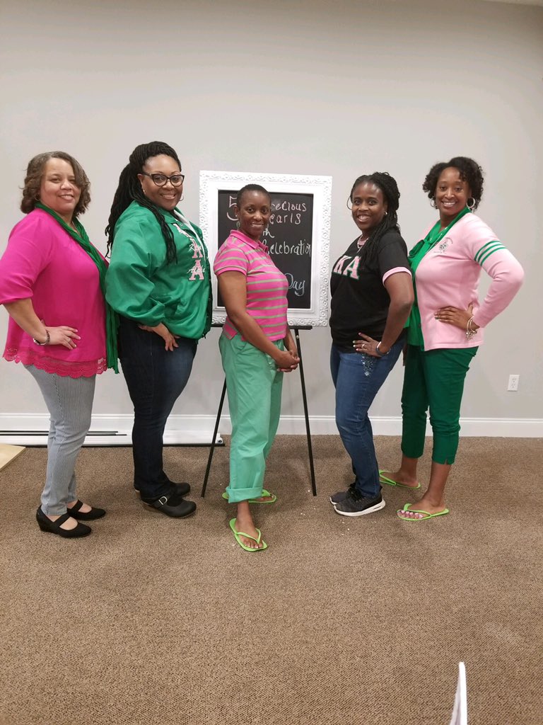 RobinColetrain's tweet photo. Itβs my AKAversary! 29 years ago, I became a member of this illustrious sisterhood! #AKA1908 #BetaSigma #50PreciousPearls #IceColdTrain https://t.co/OERmjLxp0O