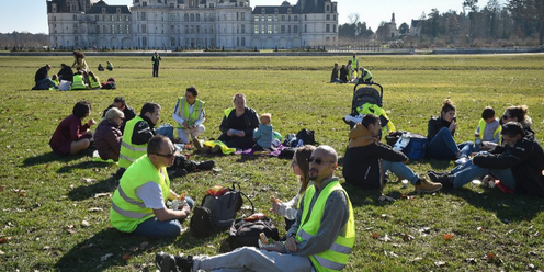 pauvreencolere's tweet photo. #giletsJaunes=100 000 vraisemblable!
#mareeJaune
:)
#chiffre #chiffreJaune #nombreJaune
#pointManif les force de l'ordre #FDO moins nombreuse gazere autans! #replis a paris
fin de partie jusqu’à semaine prochaine #acte16
#info en+
>>+de 1000 a #Chambord=#ludowsky
#acte15/#acteXV https://t.co/BLcbknpzMr