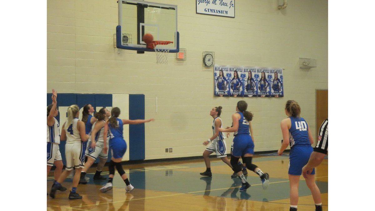 WKBNSports's tweet image. Blue Jays rolling into the the district semi-finals; a rematch with McDonald dlvr.it/QzXtN3