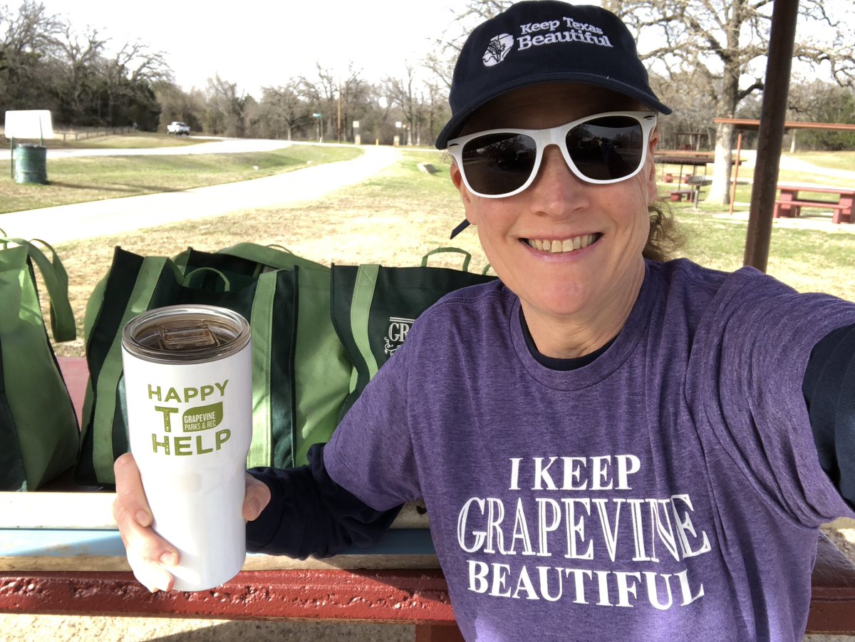 K2Runs's tweet photo. I couldn’t make the official @KGVBTexas #HappytoHelp Saturday but I got out when I could and now @GrapevineTXCity is a little cleaner and greener. 💚💜 #KeepGrapevineBeautiful #KGVB #GoVolunteer #LeaveNoTrash #DontMessWithTexas #DoBetter🚯 #BeBetter🚮 https://t.co/NnKslOw5JZ