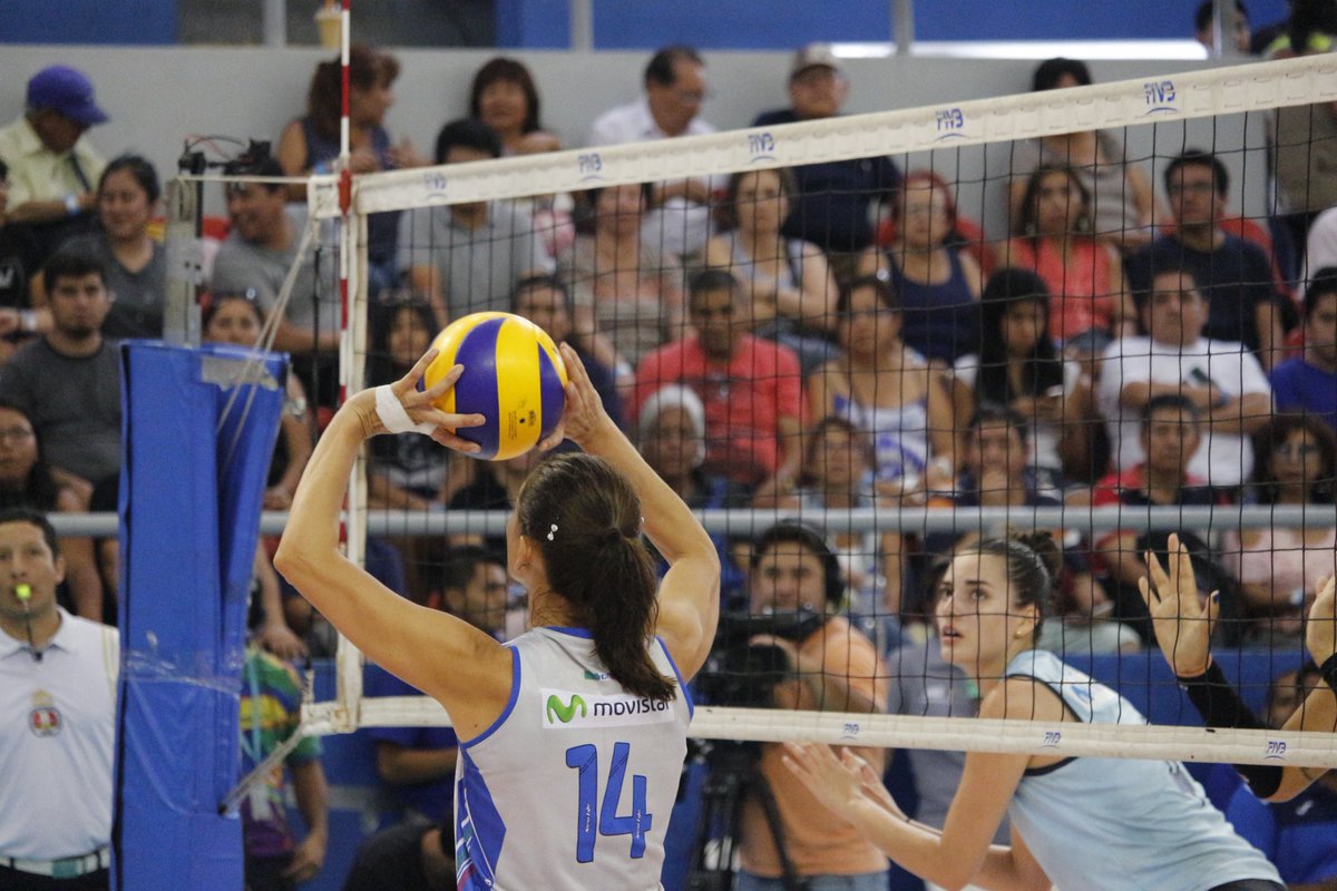 LPVBetsson's tweet photo. 🔴 [EN VIVO] #Voleylovers #ModoVoley #LNSV
3SET || 1TT || #RegatasL (2) 8 - 5 (0) @CircoloPe

🥁: Manuel Bonilla de Miraflores
🎟️: @teleticketperu
📺: @MovistarDeporPe https://t.co/BQWEFezuot