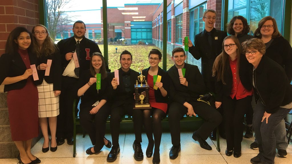 KranzyKranz's tweet photo. Congratulations to our 4th place Sectional Team and 9 STATE Qualifiers!!! 11 entries will be representing the BERRIES at State! https://t.co/FZDQ2mgP7z
