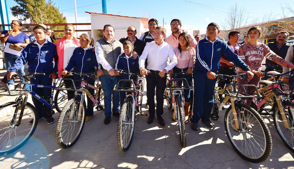 AispuroDurango's tweet photo. Continuamos llevando a los municipios y comunidades el programa “A la escuela en bicicleta” a través de la @SEDESOE. Hoy en Ocampo entregamos bicicletas a los estudiantes de secundaria que más lo necesitan para evitar la deserción escolar. https://t.co/DH0Y466a23