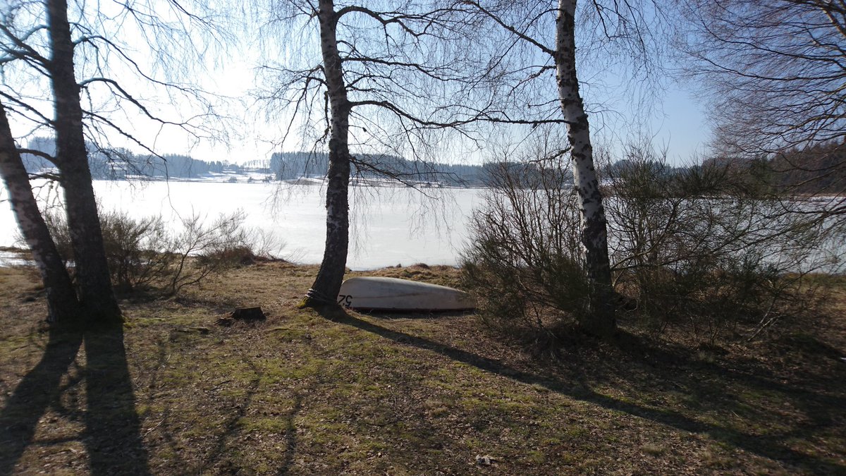 M_FONTANEL's tweet photo. Dédicace @Fab0713 Puisque nous sommes toujours #emerveillesparlardeche 😉 #lac #Devesset #neige #soleil #Ardèche https://t.co/ydeUWdjI2h