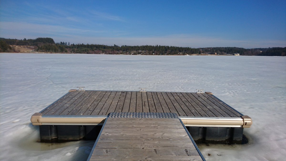 M_FONTANEL's tweet photo. Dédicace @Fab0713 Puisque nous sommes toujours #emerveillesparlardeche 😉 #lac #Devesset #neige #soleil #Ardèche https://t.co/ydeUWdjI2h