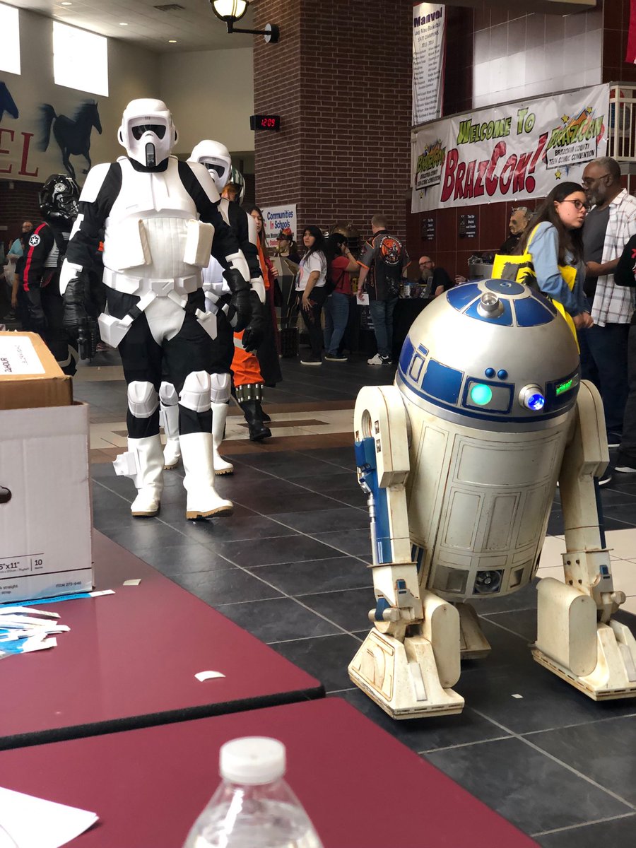 AlvinJHLibrary's tweet photo. BrazCon is happening now at Manvel High School! #BrazCon https://t.co/MApAVoBsXt