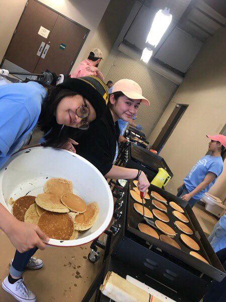 BryanHSKeyClub's tweet photo. Pancake day w/ Bryan High Key Club!! Thanks @Kiwanis for making it so much fun❤️ https://t.co/Gj7qTTiVxd