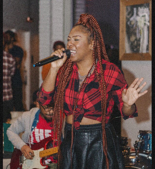 alisathejawn's tweet photo. ✨We bring the Vibes✨ @6stringz  @luxaudibles 

#AlisaJoe #Singer #songwriter #happyblackhistorymonth #NewMusic #indieartist #Philly #NY #music #LiveMusic #Bgvs #blackGirlMagic #braids #liveperformance #Vibes https://t.co/A1ef71fSSg