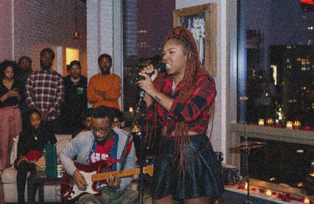 alisathejawn's tweet photo. ✨We bring the Vibes✨ @6stringz  @luxaudibles 

#AlisaJoe #Singer #songwriter #happyblackhistorymonth #NewMusic #indieartist #Philly #NY #music #LiveMusic #Bgvs #blackGirlMagic #braids #liveperformance #Vibes https://t.co/A1ef71fSSg