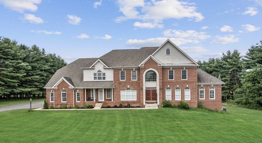 andierealtor's tweet photo. OPEN HOUSE this Sunday Feb. 24 from 1-3 PM Stop by to preview this AMAZING 4 bedroom 3.5 baths with a 3 car garage and over 5k square feet on over 3 acres. Christine Burnette Basham and I will be there to show you this fabulous. #openhouse #realestate #md #northroprealty #spring https://t.co/2tqnWqRSyr