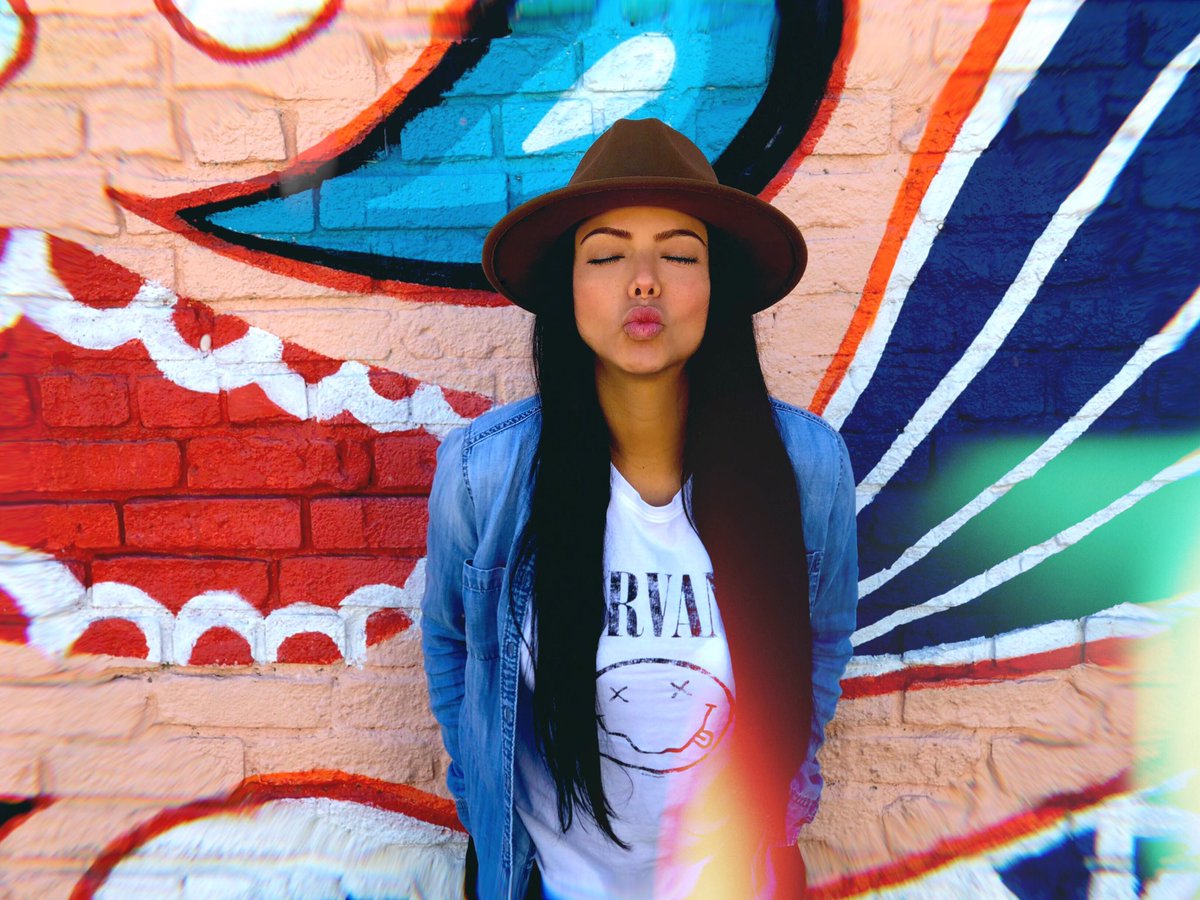 EmilyMillerLV's tweet photo. Weekend vibes ✨🎨💙 https://t.co/Xmw2N39OJQ