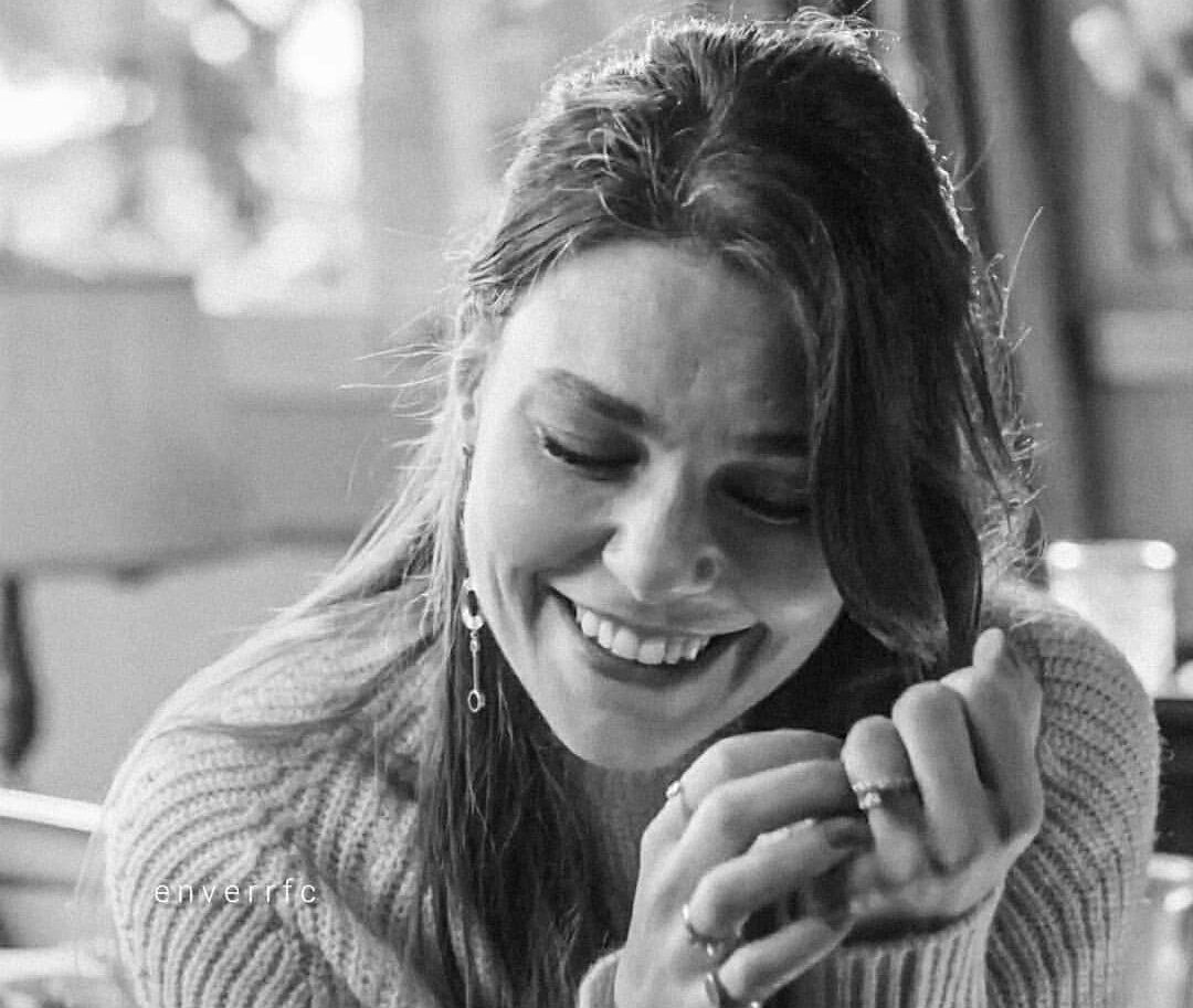 Bir gülüşün yeter... ♥
#aslienver <a href="/AsliEnverResmi/">Aslı Enver</a>