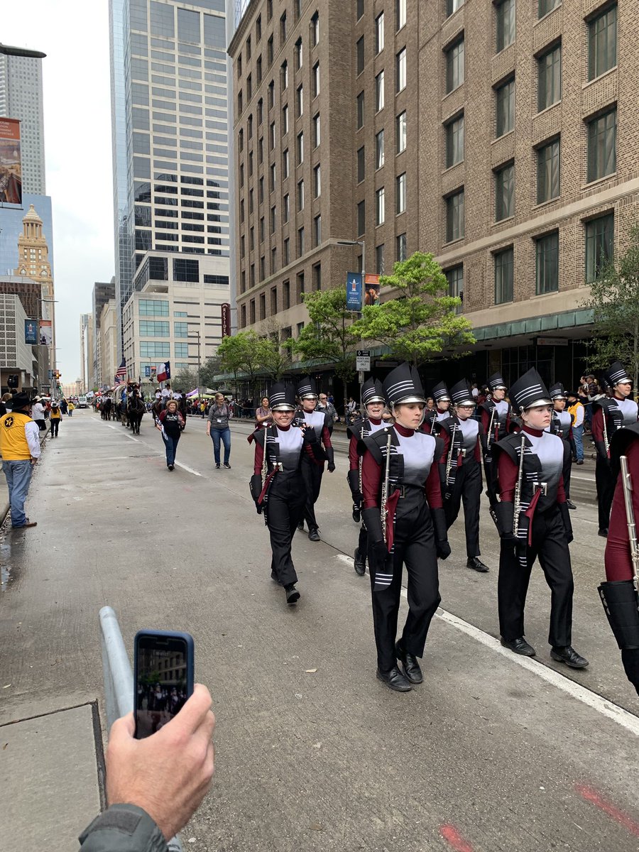 Steph_W03's tweet photo. HLRS Parade Way to go PHS band! @rachhelweaver @PearlandHighSch @PearlandBand @divnkd101 https://t.co/zugoEZw7FO