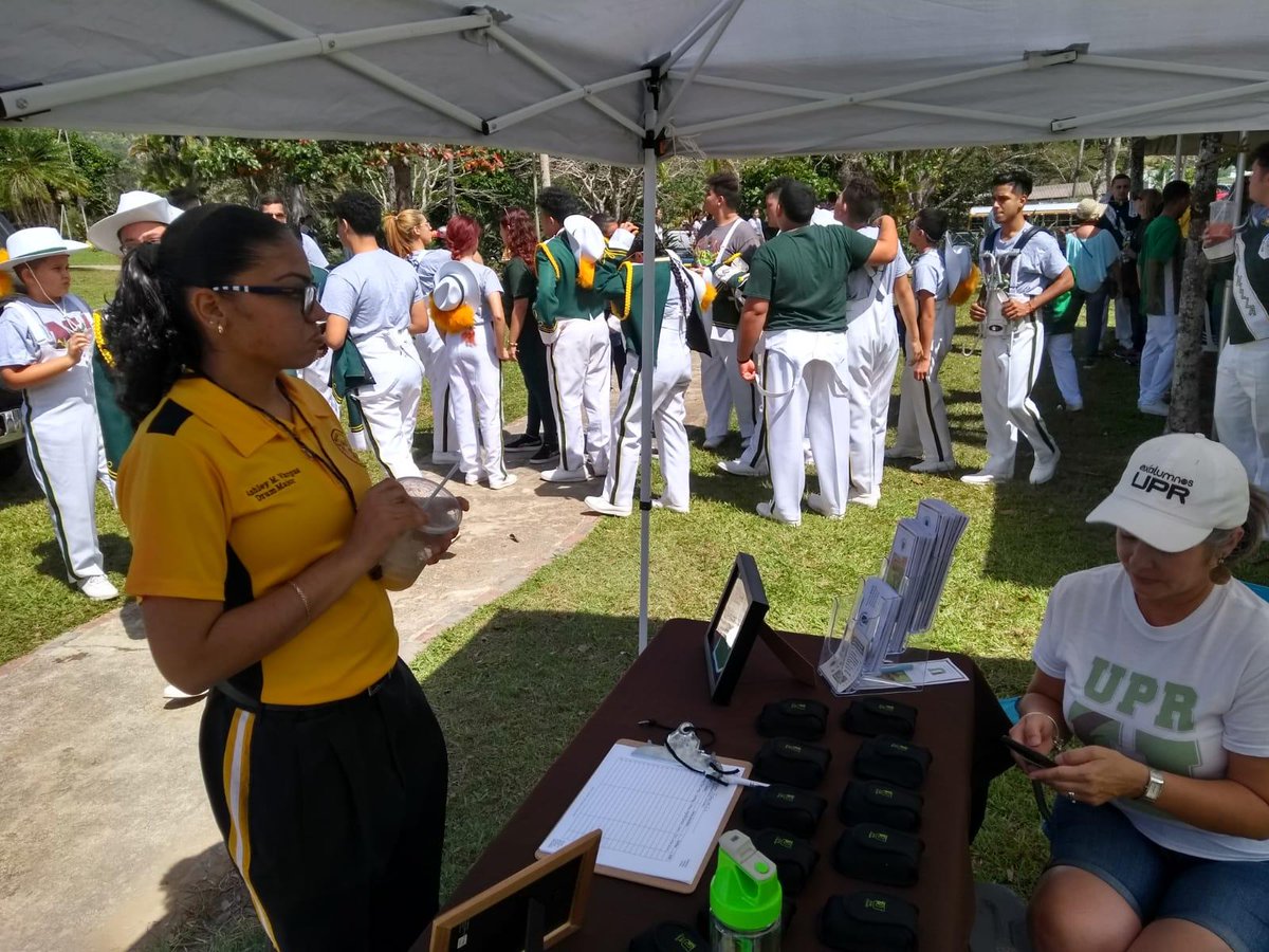 uprenutuado's tweet photo. ¡La UPRU sigue caliente hasta en el Festival del Frío! #UPRU,#Guaraguaos https://t.co/X3sSvrtF38