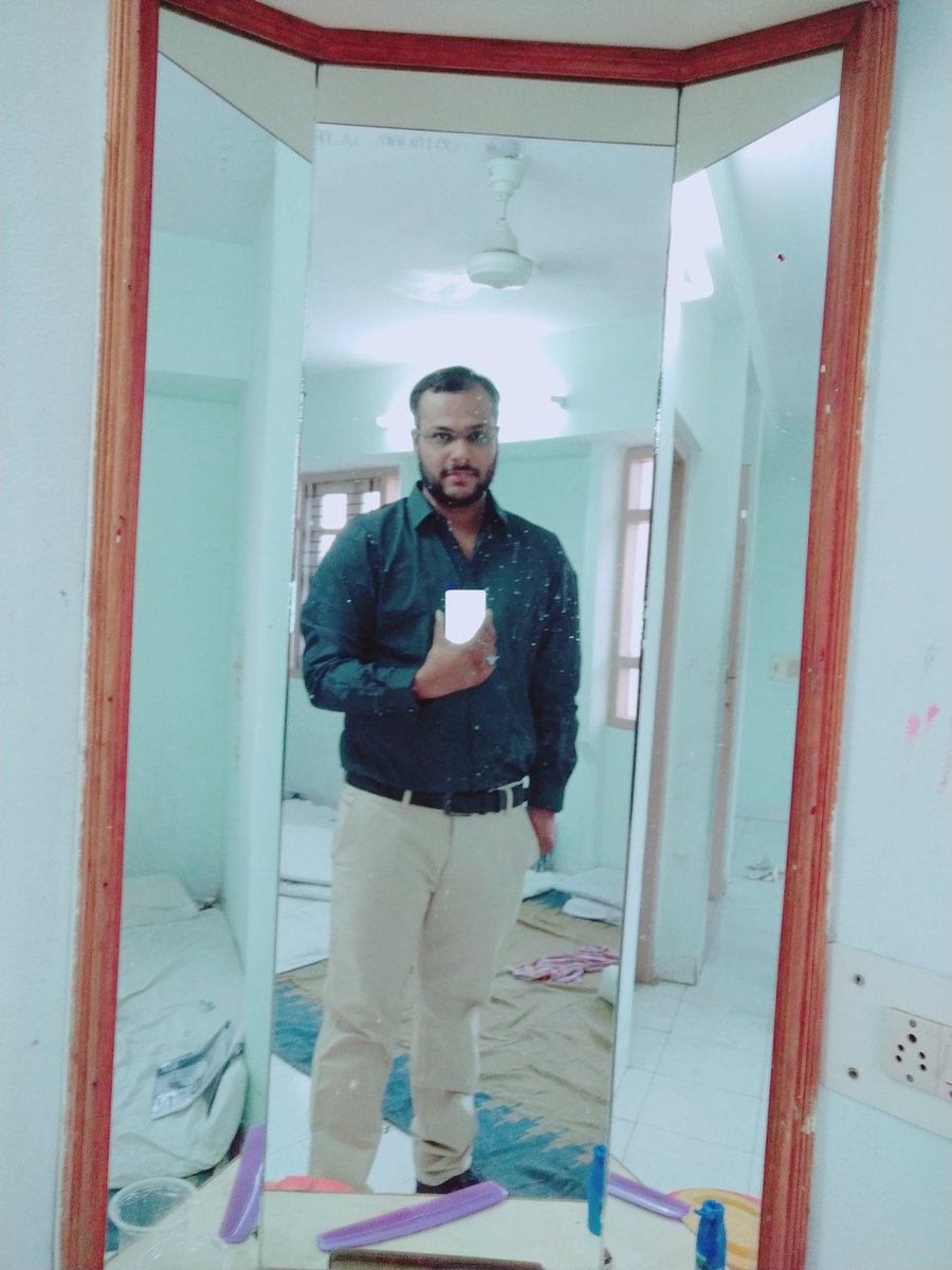 nmemon47's tweet image. *हम मुस्कुरा कर छुपा लेते हैं ग़म अपना...!*  *लोग हमें खुश देख कर..* *हम जैसा बनने की दुआ करते हैं...!!😊*