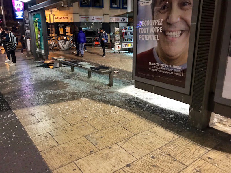 AbdiElkandoussi's tweet photo. L’arrêt de #tramway @TaMVoyages CORUM a été saccagé.
Manifester est un droit mais Non à la casse !
@Saurel_P @Montpellier3m 
#inacceptable #Montpellier https://t.co/EMadUUSR1S