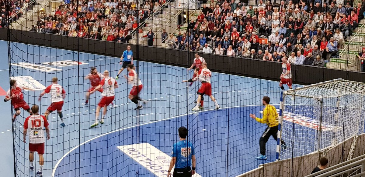PowieGaming's tweet photo. Heute mal unsere Hanballer unterstützen ✌🏼 #asvhamm https://t.co/1J8Ub8fp01
