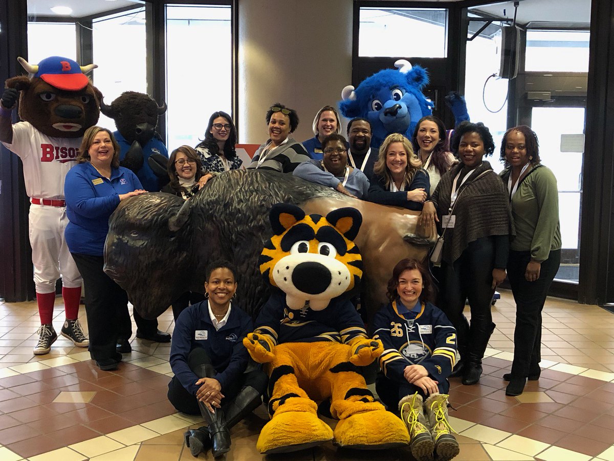 MeetinBUF's tweet photo. Showing our Washington, DC meeting planner guests some Buffalove during our Snowplace Like Buffalo winter Fam! @BFLOconvention #Buffalo #meetingprofs https://t.co/GdbAc7x7Us