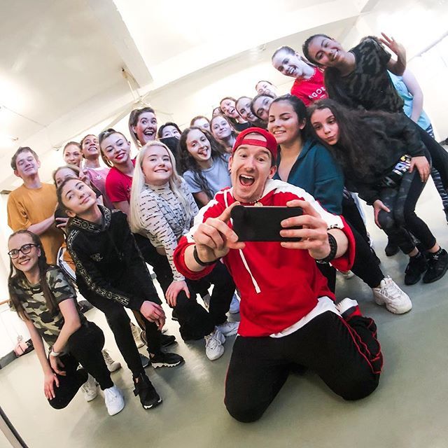 brendonhansford's tweet image. Oh we do love a cheeky class selfie mirror piccy 🤣🤣🤣 thanks to all that came to the beginner class today 🙌🙌🙌 you were just all fantastic.
.
Make sure you watch the class video to the left 😊
.
#beginnerdanceclass #beginnerdanceclasses #beginnerdan… instagram.com/p/BuPBfHInOX4/
