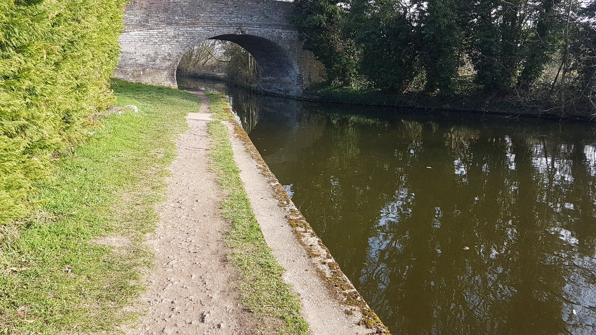 DField76's tweet image. Long run this morning along the Grand Union Canal in preparation for #TP100.  Legs really don't like the flat runs...so much more achy than after a hilly run of the same distance