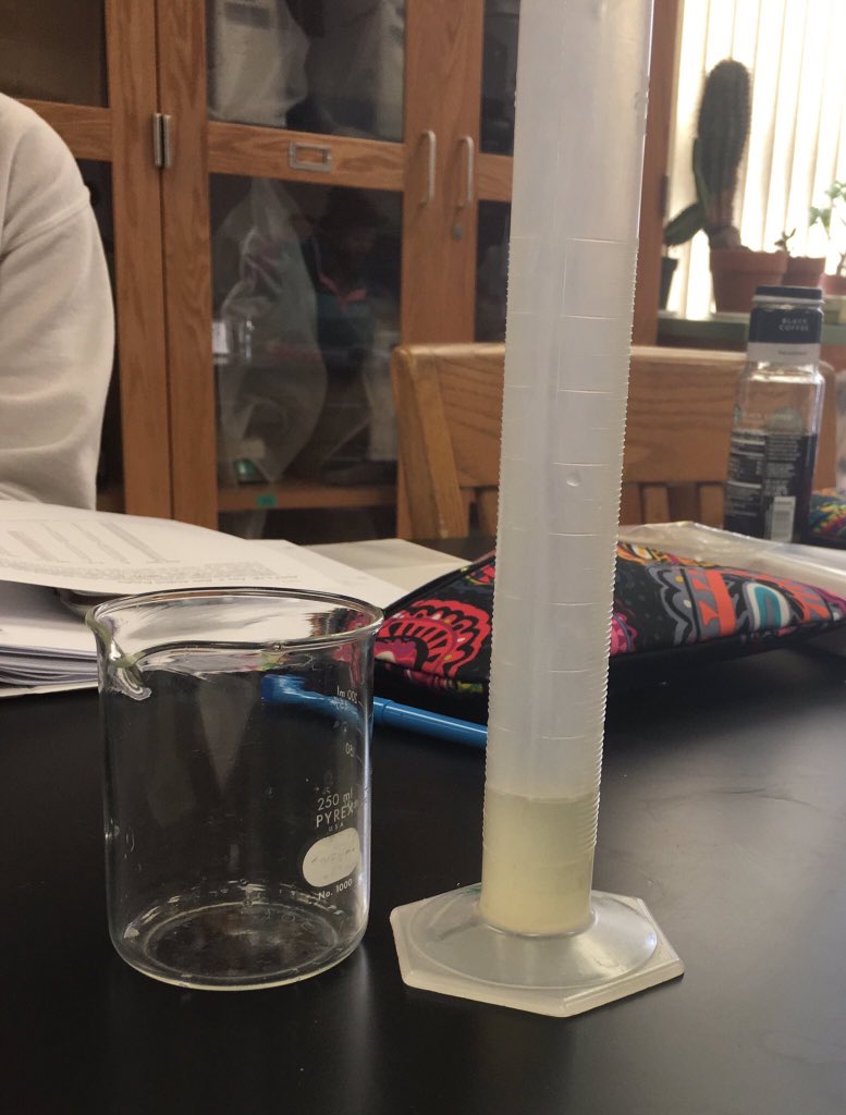 BlaiseM10's tweet photo. @UNKBiol106AC This week in lab, we tested the effectiveness of enzymes found in pineapple juice when digesting gelatin. #106Week7ACS19 https://t.co/6y33O9E6s3