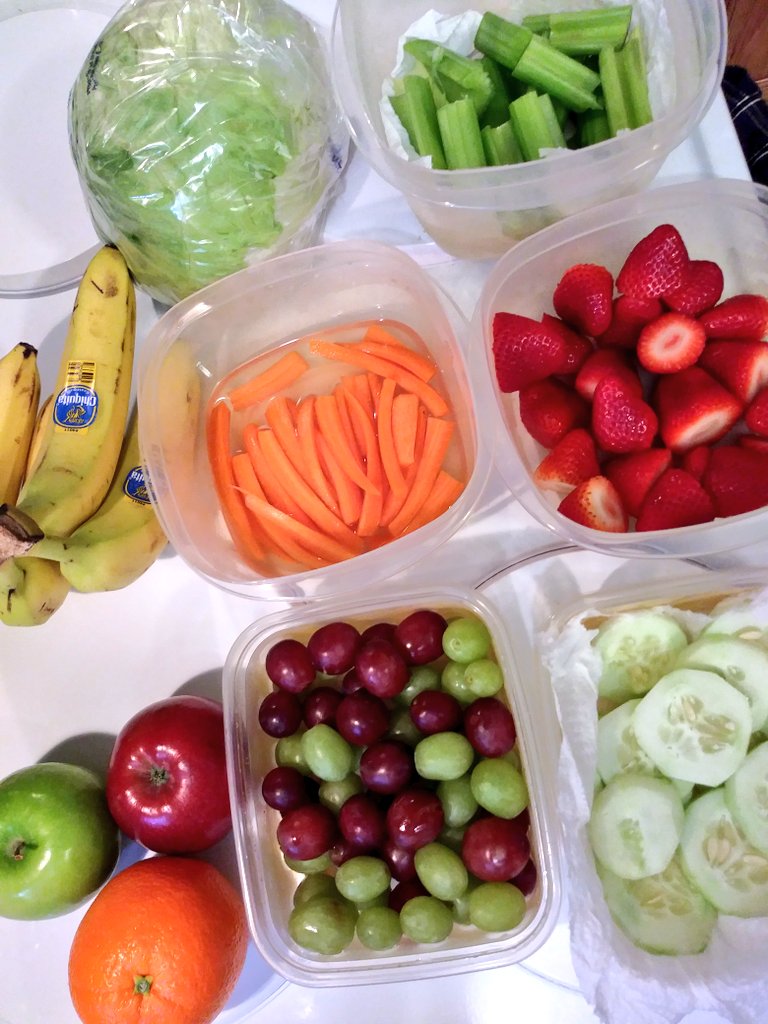 If your grocery cart doesn't look something like this, you might be doing it wrong 🍇🍎🍏🍊🍓🍌 #cleaneating #eathealthy #eating #colorful #colors #bright #greens #fruit #vegetables #veggies #healthy #rainbow #SaturdayThoughts #shopping #foodie #Food #HealthyEating #fitness 🌈