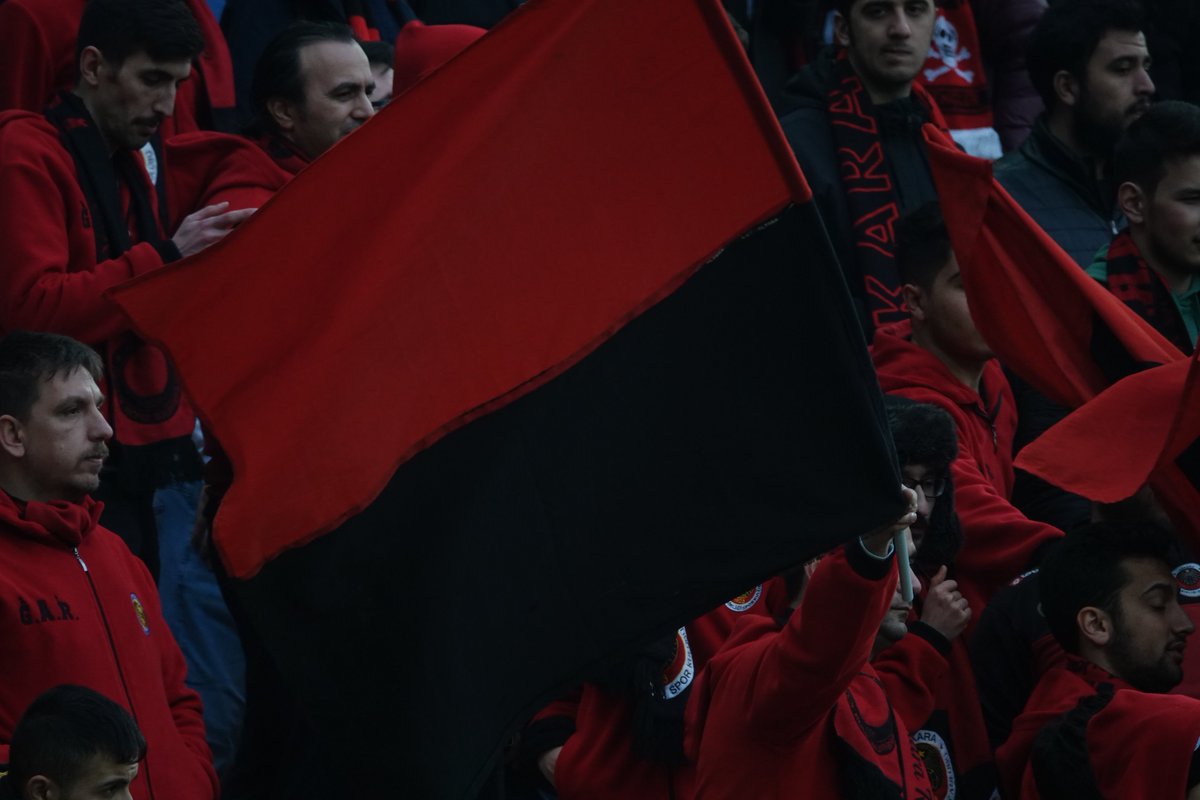 Kırmızı Kara, Burası Ankara!