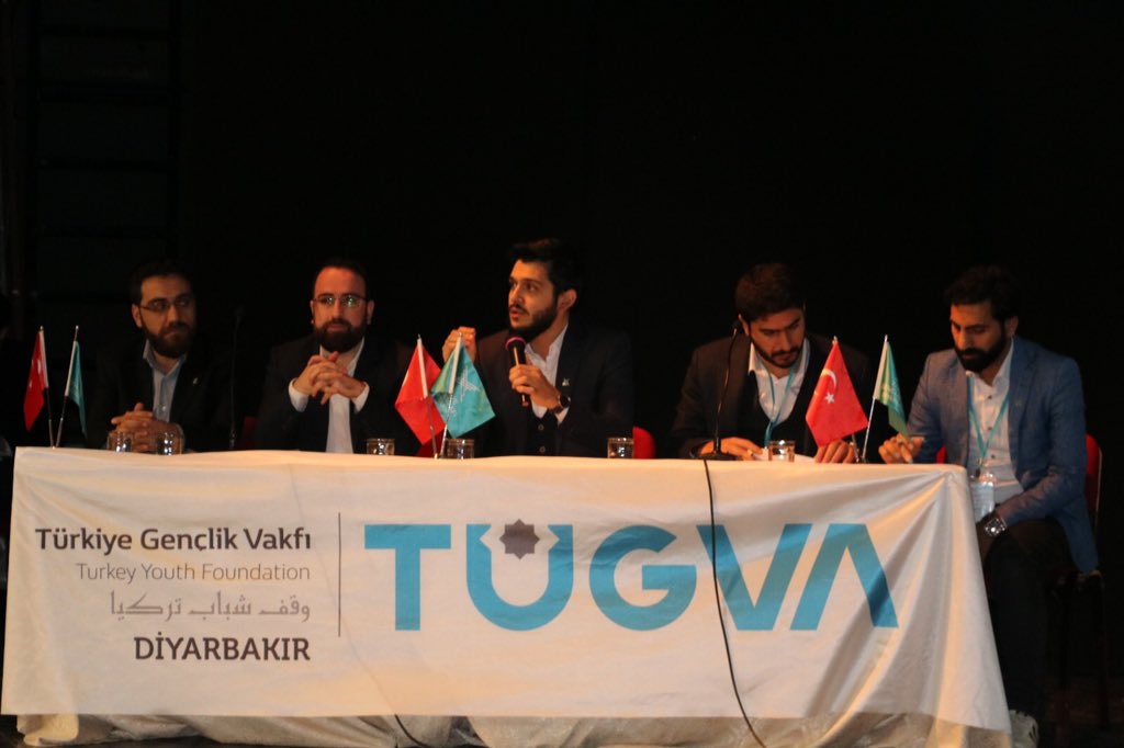 tugvadiyarbakir's tweet photo. İlçe Temsilcilerimiz Yıllık Divan Raporlarının sunumunu gerçekleştirdi.

Rapor sunumlarının ardından 
#TÜGVADiyarbakırDivanı'mız sona erdi. 

Bu güzel günde bizleri yalnız bırakmayan TÜGVA gönül dostlarımıza teşekkürlerimizi sunuyoruz.🤗

#YeniNesilGençlikVakfı https://t.co/tLBt5BAC5A