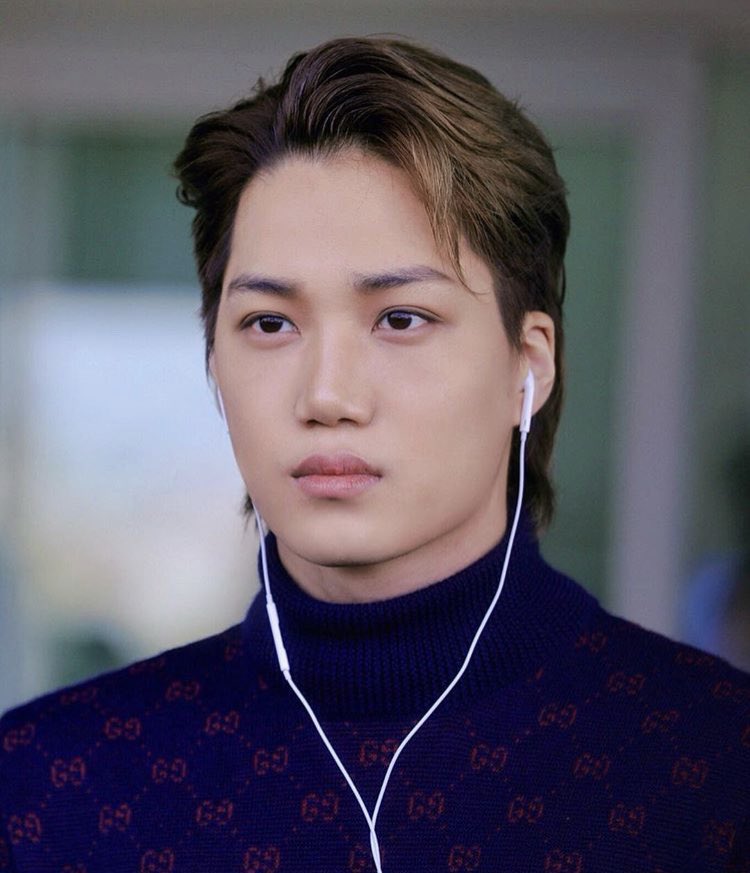 jonginpic's tweet image. THIS WAS A LOOK