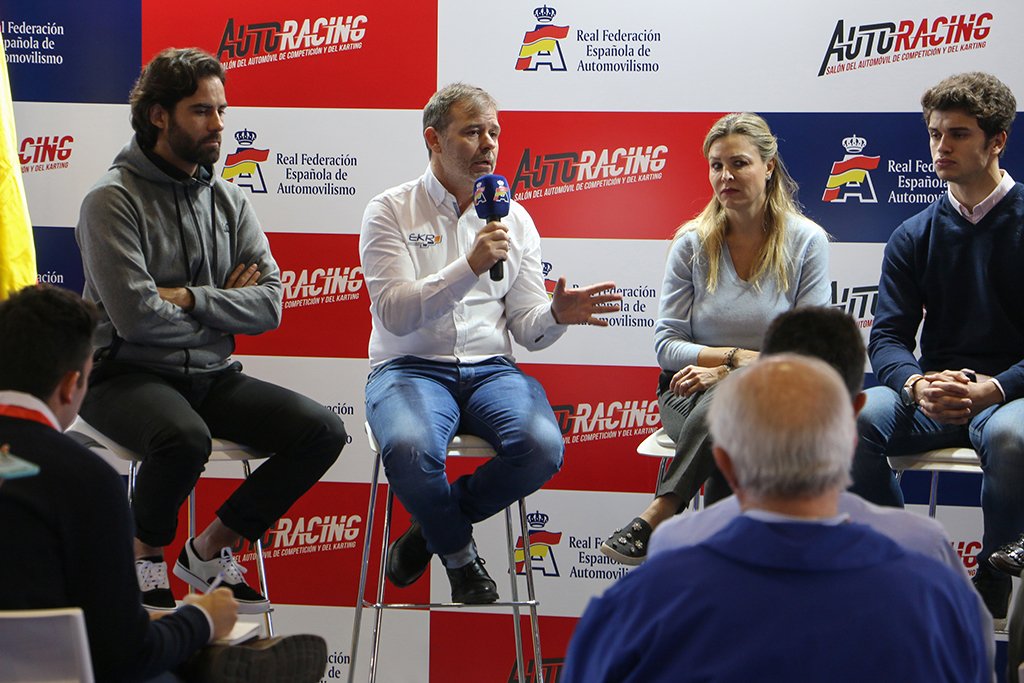 autoracingmad's tweet photo. El escenario de la @RFEdeA está resultando ser un gran foro para descubrir las novedades que nos esperan esta temporada. Mañana no te pierdas a @OFuertes_Piloto @dvfcopiloto  e @I_Trasmonte Obviamente, hablaremos del #Dakar2019 https://t.co/9X7aUmHlE0
