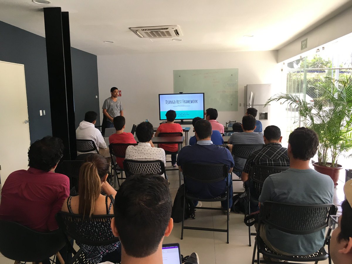 Darwing1210's tweet image. Muy feliz de volver a compartir con la comunidad #PythonDay #Nicaragua
