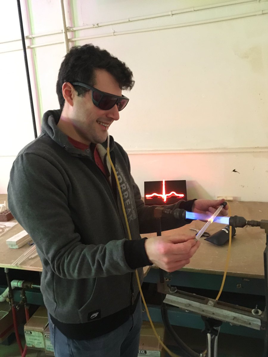 ceddens's tweet photo. Yep, that’s and EKG, but he’s not at the doctors office! It’s the #neonweekend Workshop #neon #neonweekend #learningneon #hotglass #fire #🔥 https://t.co/dqgDBuNdWQ