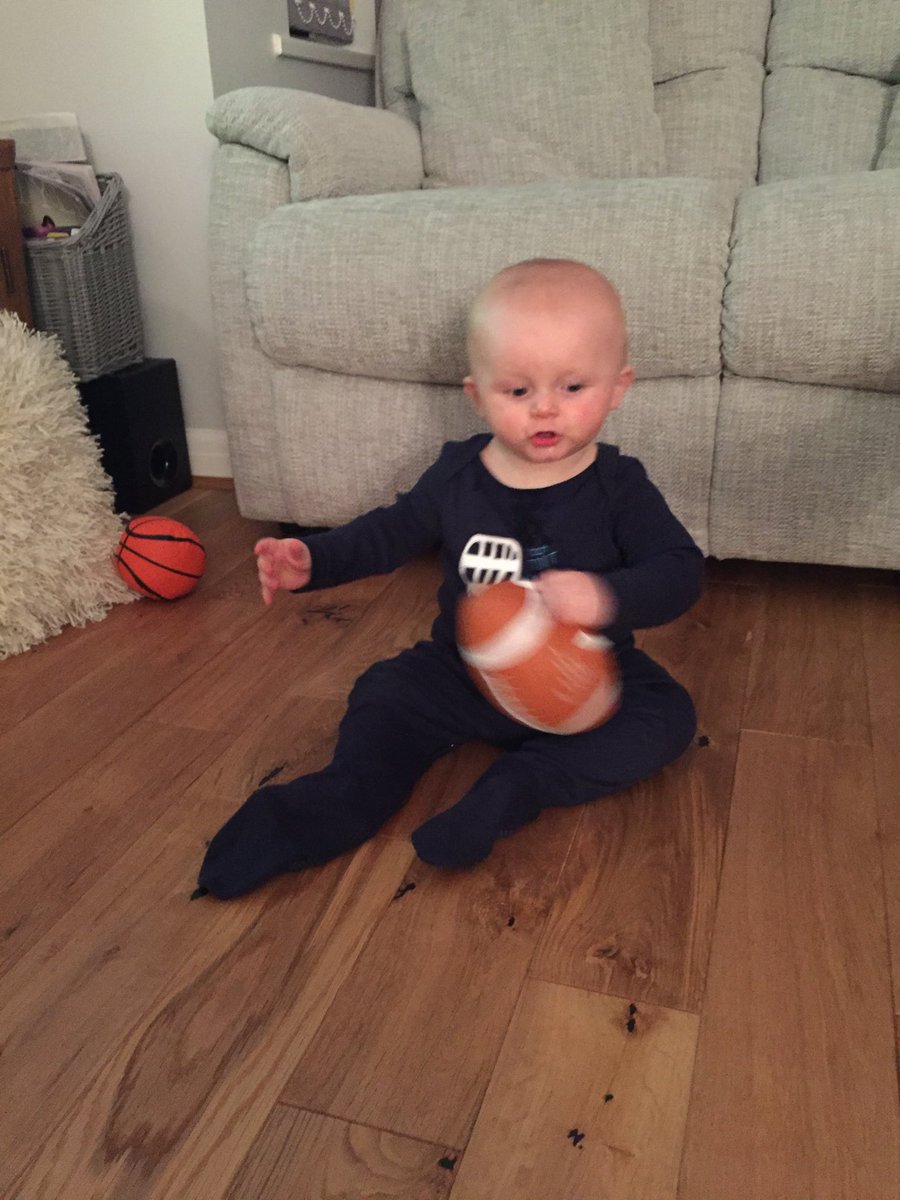 JulieThmpson's tweet photo. Oliver Frank starting Young https://t.co/3i619BLoTF