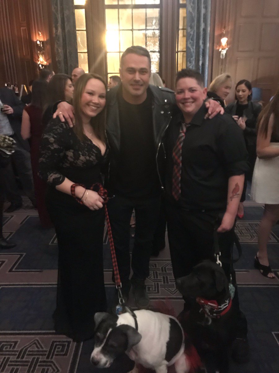 Cowboi_17's tweet photo. Taylor Kinney has to be one of the most down to Earth, laid back guys I've ever met. Thanks for chatting with us and loving on Vader and Dory! ❤ #AFetchingAffair https://t.co/KuOFTWV7Yw
