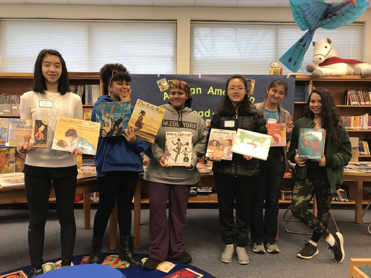 mrsbennahaas's tweet photo. Shines & #studentledprojects honor Black History at @Esteshillseagle! #BlackHistoryisourstory @PMSFalcons @MrMuziq23 @RoslynMoffitt #chccs https://t.co/kW37TPC8hA