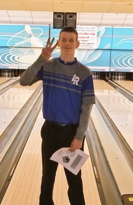 Big day for our first year bowling program as Tim Whittaker is heading to the State Meet!!!
#SplitterPride