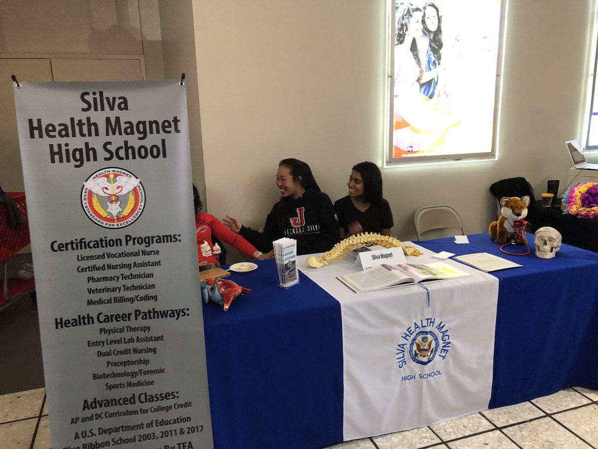 rojasilverfoxes's tweet photo. #iamepisd The Silver Foxes at the EPISD Discover Expo. Go Foxes!!!! https://t.co/R5pZ37uukC