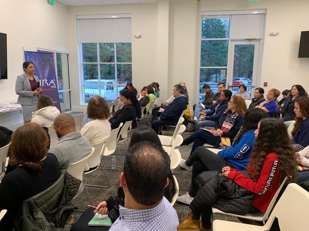 MIRAUSAOficial's tweet photo. En el segmento final del evento, la abogada respondió varias preguntas de los asistentes, quienes  fueron informados acerca de lo que deben hacer si tienen un encuentro con las autoridades de inmigración@BurgosChalaLaw, con exito finalizo la jornada #ConozcaSusDerechos https://t.co/orS1udzfzp