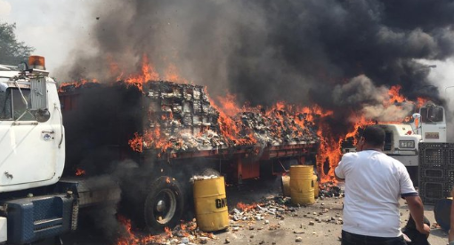 puzkas's tweet photo. 80% de los hogares venezolanos vive en inseguridad alimentaria por el cierre de establecimientos, la escasez y costos de los alimentos y las dificultades para cocinar por falta de agua, gas y electricidad. 
64% de los venezolanos había perdido unos 11 kg de peso entre 2016 y 2017 https://t.co/J4e8w0DMFc
