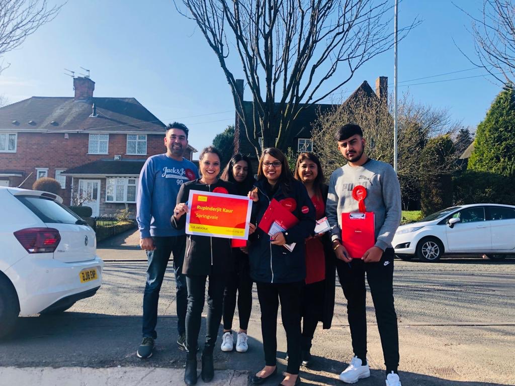 Rupz_kaur's tweet image. Another successful Door Knocking session in Springvale Ward. #TeamLabour #TeamSpringvale #LabourForTheManyNotTheFew
