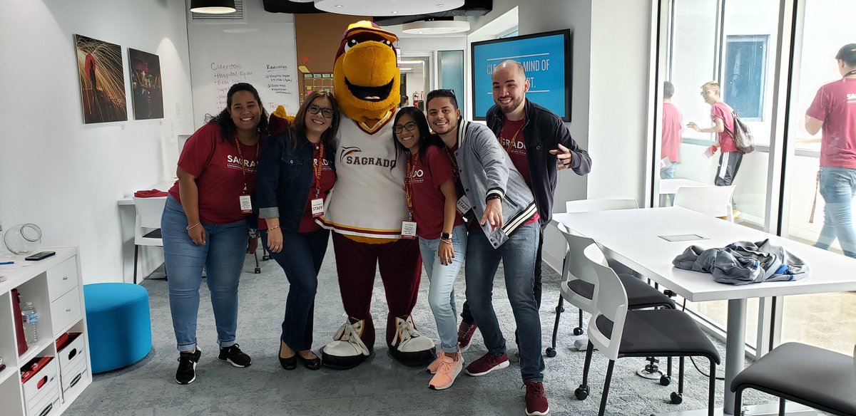 IlianaBallester's tweet photo. En #Element360 la agencia publicidad manejada por estudiantes con nuestro #Delfy #CasaAbiertaSagrado https://t.co/sS8JU2D889