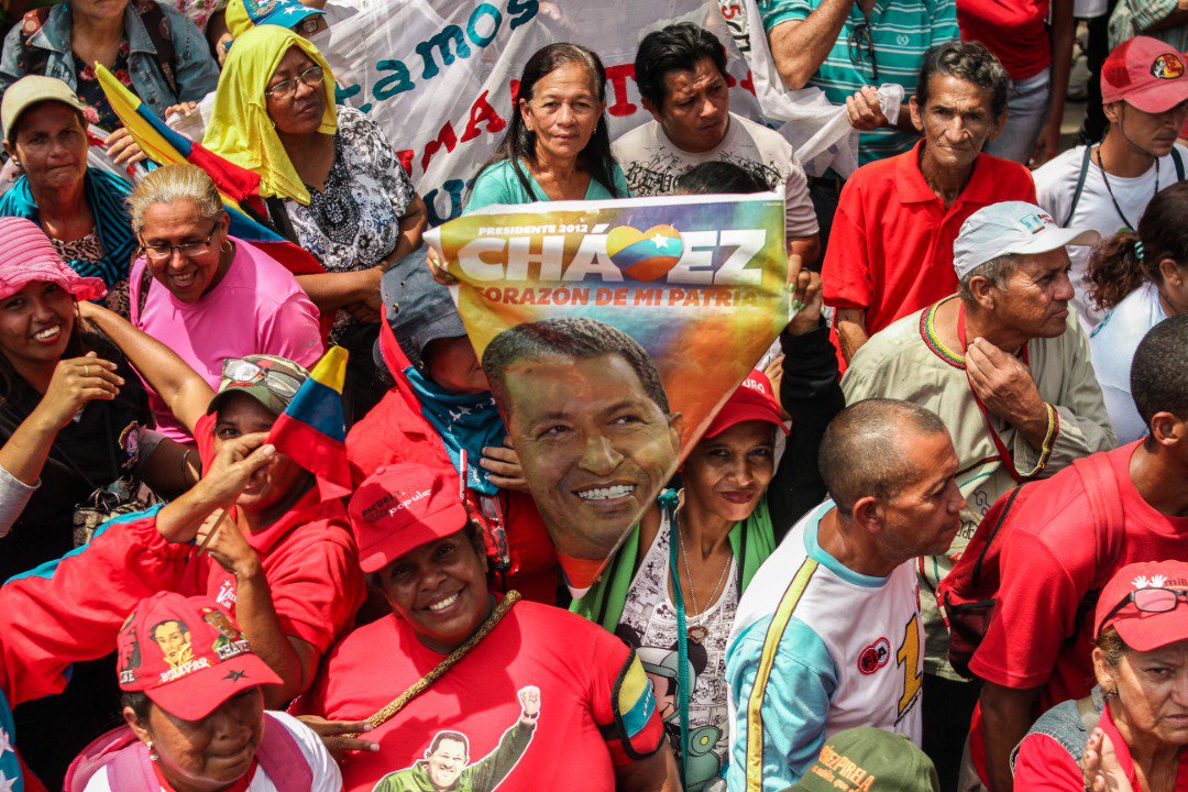 willy_casanova's tweet photo. Este pueblo no tiene miedo, este pueblo no se cansa ni será vencido jamás; ¡este es el pueblo aguerrido de Bolívar, Chávez y Maduro! Se equivocan los que creen que van a pasar por encima de millones de hombres y mujeres chavistas, patriotas, revolucionari@s. https://t.co/GpgyZh5wef