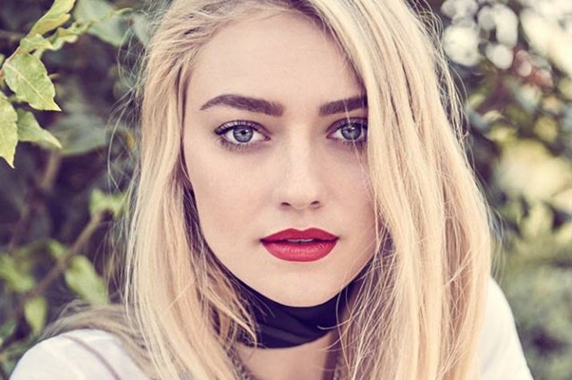 Happy birthday to actress Dakota Fanning!   