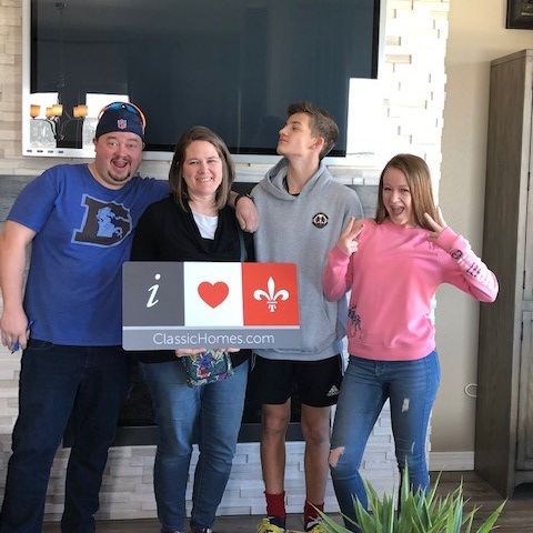 ClassicHomesCO's tweet photo. Congratulations Burns family on your new Parade floor plan in Forest Lakes! The parade is a ranch plan modeled at Indigo Ranch. Check out the model today! #ForestLakes #IndigoRanch #ClassicHomesCO #FamilyLiving #ILoveClassicHomes https://t.co/cjrSrurxxI